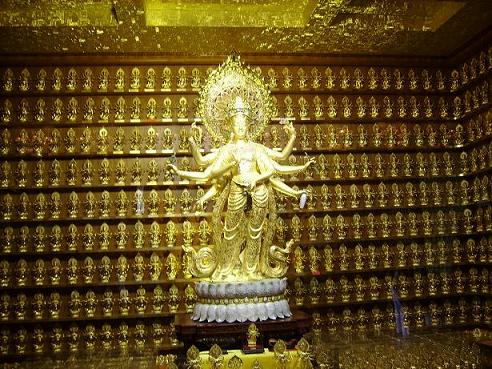 самая большая в Азии статуя Будды из чистого золота весом 140 кг