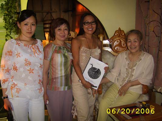 Александра (вторая справа) на курсах Саины "Основы знаний якутской религии"